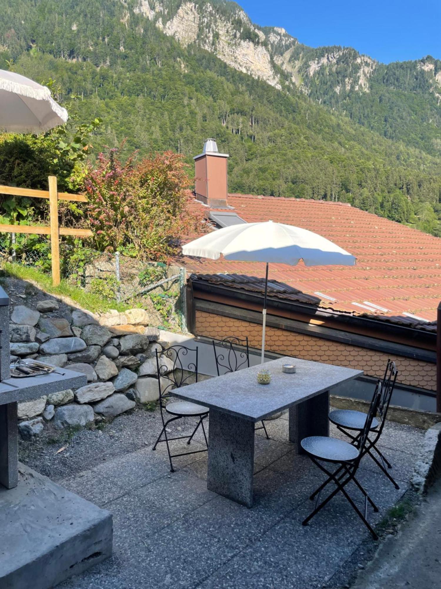 Charming Alpine Retreat By Apartments Capricorn Gsteigwiler Buitenkant foto